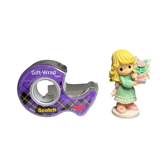 Precious Moments Blonde Girl holding floral arrangement with Mom heart,2004 - Picture 7 of 8